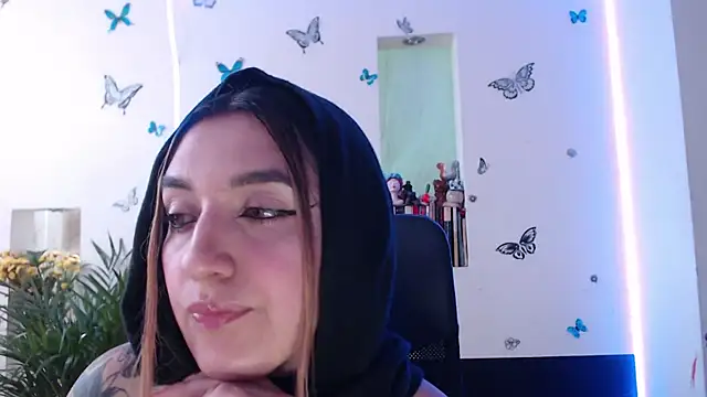 Snapshot of Lia-mitch chatting on 10/15/25, 06:41 Lia-mitch online show from 10/15/25, 06:41