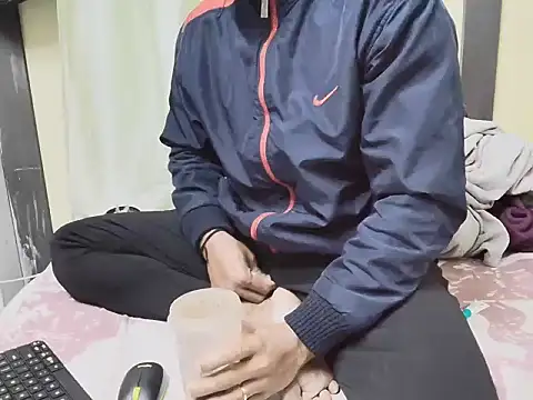 Snapshot of loveboyrp chatting on 02/20/25, 02:18 loveboyrp online show from 02/20/25, 02:18