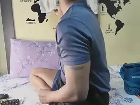 Snapshot of loveboyrp chatting on 03/21/25, 02:51 loveboyrp online show from 03/21/25, 02:51