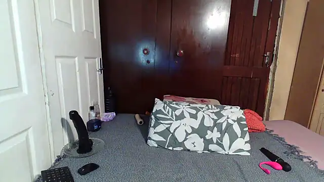 Smoochy  online show from 12/04/25, 04:44