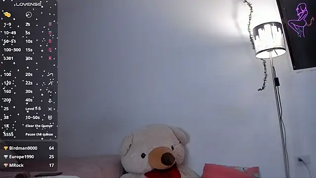 Snapshot of Lunadahia chatting on 03/23/25, 12:36 Lunadahia online show from 03/23/25, 12:36