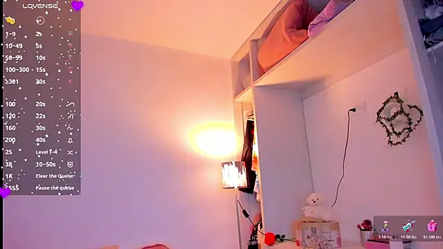 Snapshot of Lunadahia chatting on 12/16/25, 09:36 Lunadahia online show from 12/16/25, 09:36