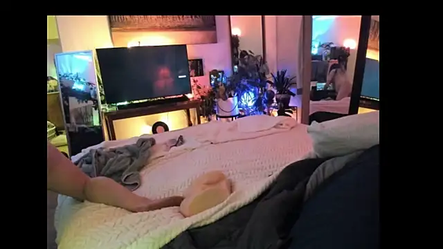 NinasNylonz online show from 02/19/25, 12:55