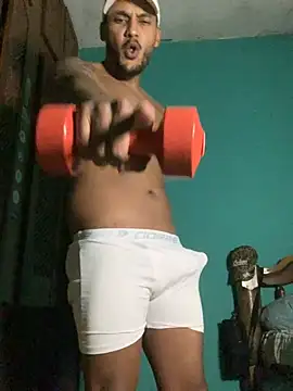 Snapshot of Pinocchiu chatting on 12/12/24, 02:26 Pinocchiu online show from 12/12/24, 02:26