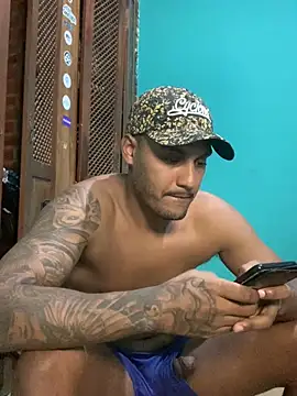 Snapshot of Pinocchiu chatting on 02/24/25, 11:19 Pinocchiu online show from 02/24/25, 11:19