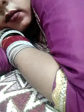 Snapshot of Sharmila-Singh chatting on 03/17/25, 11:31 Sharmila-Singh online show from 03/17/25, 11:31
