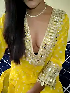 Snapshot of Meenakshi_ chatting on 11/17/25, 02:06 Meenakshi online show from 11/17/25, 02:06