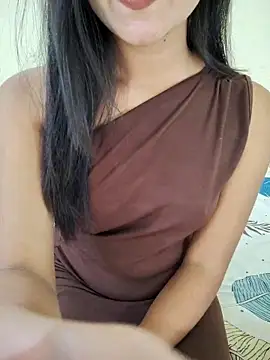 Snapshot of Meenakshi_ chatting on 12/20/25, 03:35 Meenakshi online show from 12/20/25, 03:35