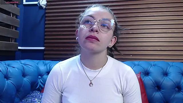 Snapshot of _isaabellaa chatting on 02/17/25, 11:34 isaabellaa online show from 02/17/25, 11:34