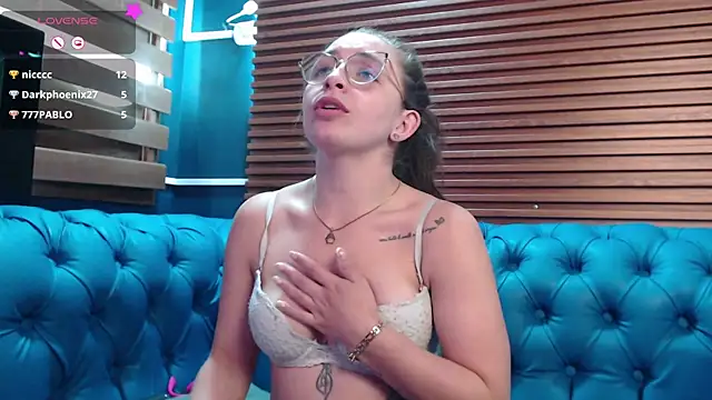 Snapshot of _isaabellaa chatting on 02/17/25, 02:37 isaabellaa online show from 02/17/25, 02:37