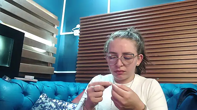 Snapshot of _isaabellaa chatting on 02/17/25, 05:43 isaabellaa online show from 02/17/25, 05:43