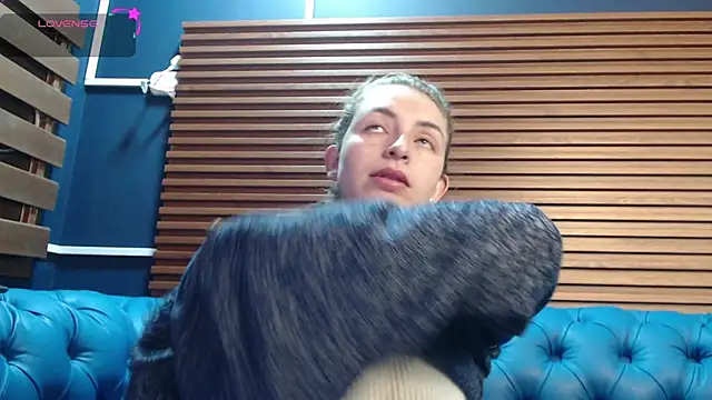 Snapshot of _isaabellaa chatting on 02/18/25, 11:22 isaabellaa online show from 02/18/25, 11:22