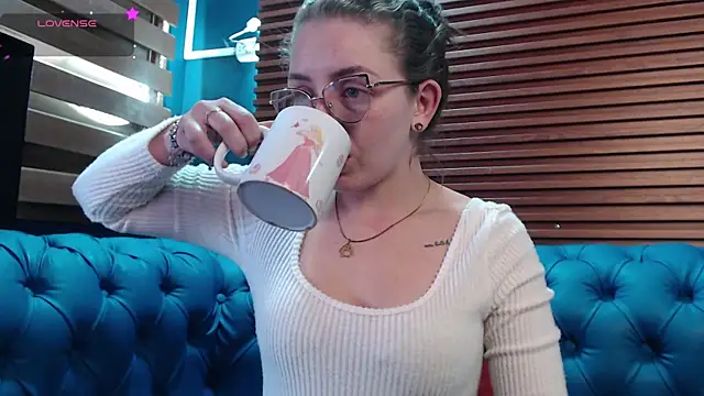 Snapshot of _isaabellaa chatting on 02/18/25, 02:27 isaabellaa online show from 02/18/25, 02:27