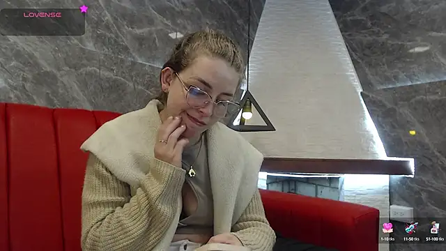 Snapshot of _isaabellaa chatting on 02/19/25, 02:44 isaabellaa online show from 02/19/25, 02:44