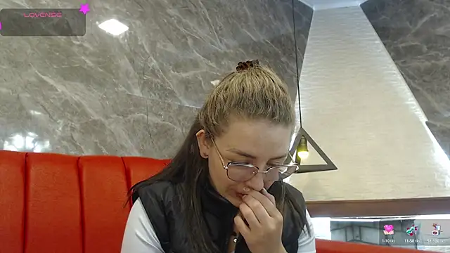 Snapshot of _isaabellaa chatting on 02/20/25, 11:42 isaabellaa online show from 02/20/25, 11:42