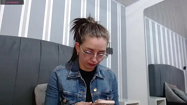 Snapshot of _isaabellaa chatting on 02/23/25, 11:55 isaabellaa online show from 02/23/25, 11:55