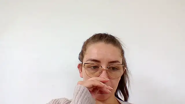 Snapshot of _isaabellaa chatting on 02/28/25, 02:42 isaabellaa online show from 02/28/25, 02:42