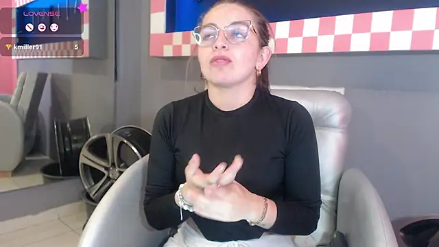 Snapshot of _isaabellaa chatting on 03/13/25, 02:33 isaabellaa online show from 03/13/25, 02:33