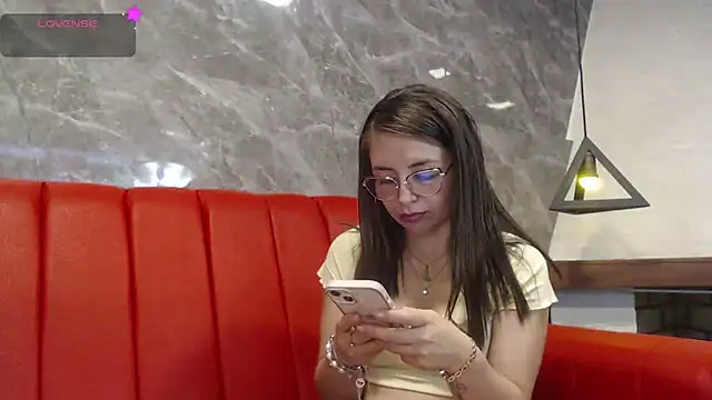 Snapshot of _isaabellaa chatting on 03/15/25, 02:45 isaabellaa online show from 03/15/25, 02:45