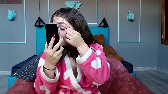 Snapshot of _isaabellaa chatting on 09/17/25, 01:57 isaabellaa online show from 09/17/25, 01:57