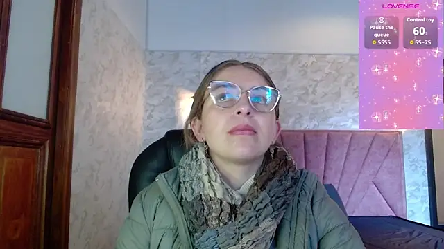 Snapshot of _isaabellaa chatting on 10/17/25, 11:46 isaabellaa online show from 10/17/25, 11:46