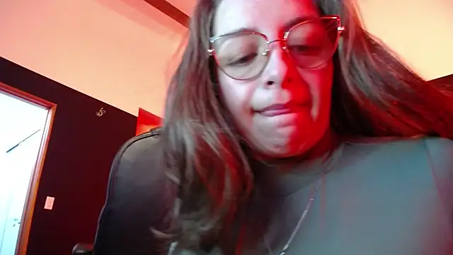 Snapshot of _isaabellaa chatting on 12/15/25, 11:36 isaabellaa online show from 12/15/25, 11:36