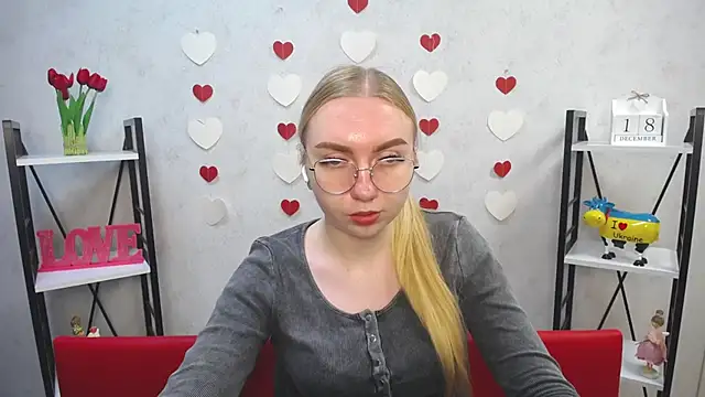 BeatriceFly online show from 12/18/24, 12:18