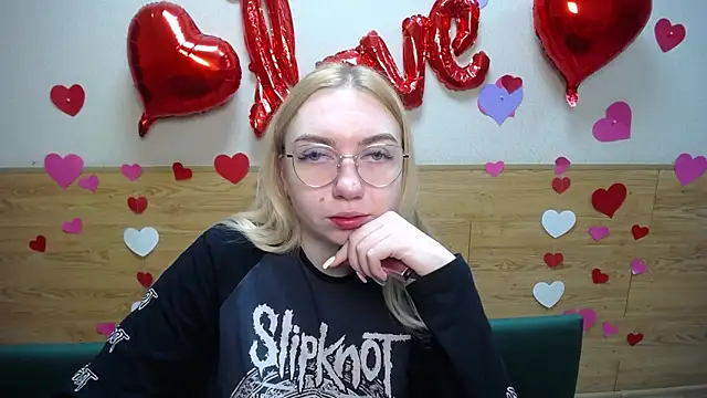 BeatriceFly online show from 03/20/25, 06:08