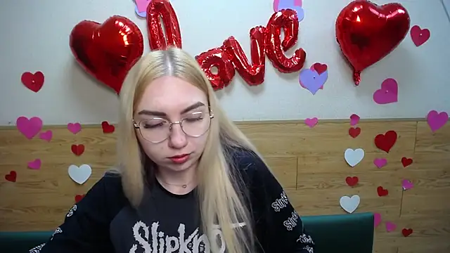 BeatriceFly online show from 03/20/25, 04:31