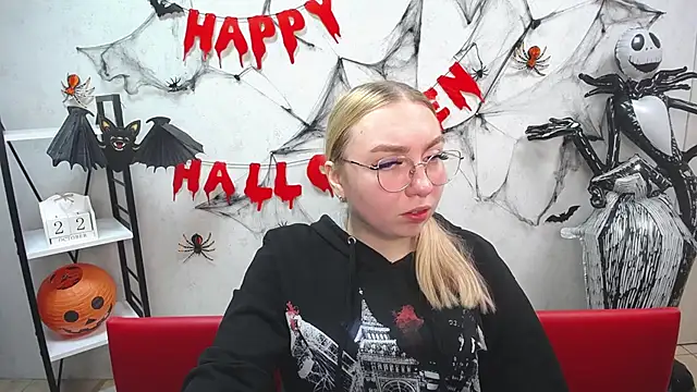 BeatriceFly online show from 10/22/25, 12:27