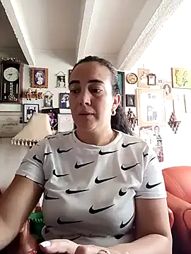 Snapshot of skayhot_ chatting on 02/04/25, 01:38 skayhot online show from 02/04/25, 01:38