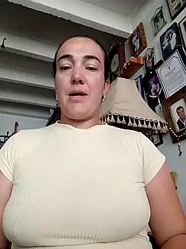 Snapshot of skayhot_ chatting on 02/05/25, 01:33 skayhot online show from 02/05/25, 01:33