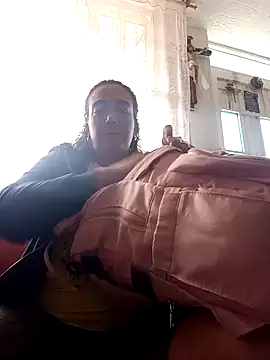 Snapshot of skayhot_ chatting on 02/06/25, 01:43 skayhot online show from 02/06/25, 01:43