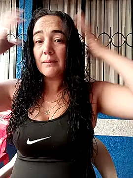 Snapshot of skayhot_ chatting on 02/08/25, 01:33 skayhot online show from 02/08/25, 01:33