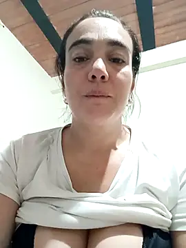 Snapshot of skayhot_ chatting on 02/20/25, 01:14 skayhot online show from 02/20/25, 01:14