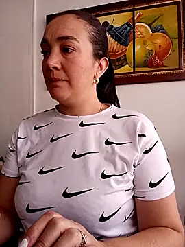 Snapshot of skayhot_ chatting on 02/27/25, 01:38 skayhot online show from 02/27/25, 01:38