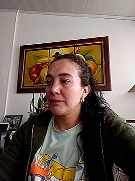 Snapshot of skayhot_ chatting on 03/03/25, 01:42 skayhot online show from 03/03/25, 01:42