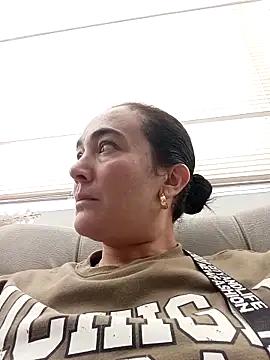 Snapshot of skayhot_ chatting on 03/05/25, 04:24 skayhot online show from 03/05/25, 04:24