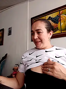 Snapshot of skayhot_ chatting on 03/13/25, 04:45 skayhot online show from 03/13/25, 04:45