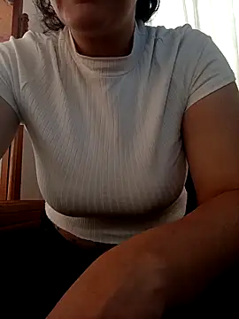 Snapshot of skayhot_ chatting on 03/21/25, 01:12 skayhot online show from 03/21/25, 01:12