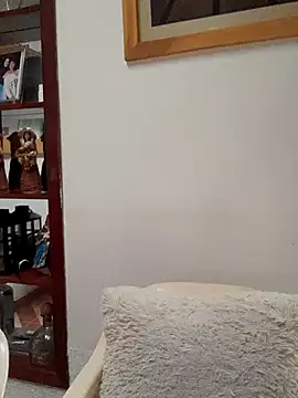 Snapshot of skayhot_ chatting on 10/20/25, 01:33 skayhot online show from 10/20/25, 01:33