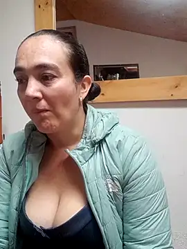 Snapshot of skayhot_ chatting on 10/28/25, 12:52 skayhot online show from 10/28/25, 12:52