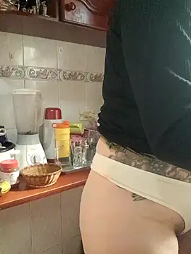 Snapshot of skayhot_ chatting on 10/30/25, 02:07 skayhot online show from 10/30/25, 02:07