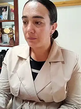 Snapshot of skayhot_ chatting on 11/13/25, 01:21 skayhot online show from 11/13/25, 01:21