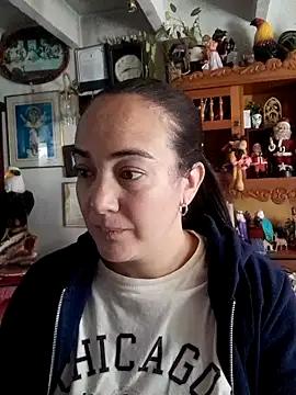 Snapshot of skayhot_ chatting on 12/15/25, 01:15 skayhot online show from 12/15/25, 01:15