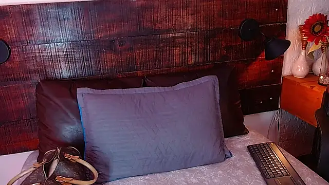 Snapshot of Celeste_sanz chatting on 12/24/24, 12:11 Celeste sanz online show from 12/24/24, 12:11