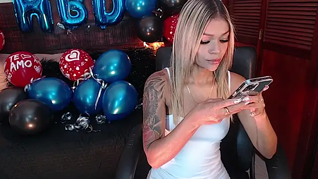 Snapshot of Celeste_sanz chatting on 02/23/25, 05:07 Celeste sanz online show from 02/23/25, 05:07