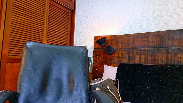 Snapshot of Celeste_sanz chatting on 09/14/25, 03:44 Celeste sanz online show from 09/14/25, 03:44