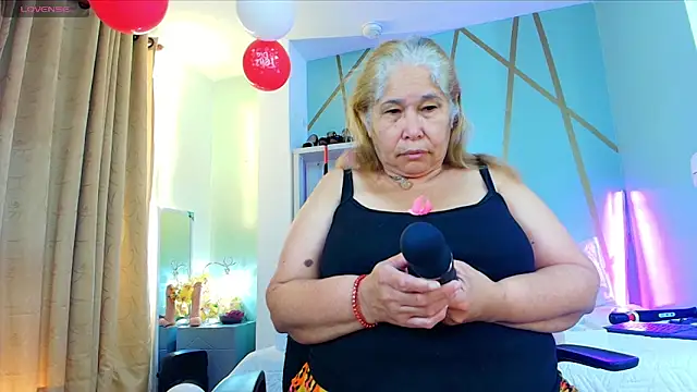 girl amada online show from 09/19/25, 03:52