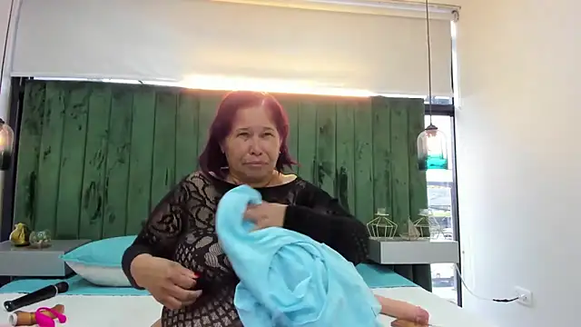 girl amada online show from 04/16/26, 09:39